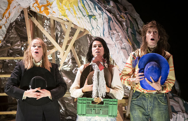 Photo de scène du spectacle Farwest d'Aurélien Patouillard, © Dorothée Thébert-Filliger